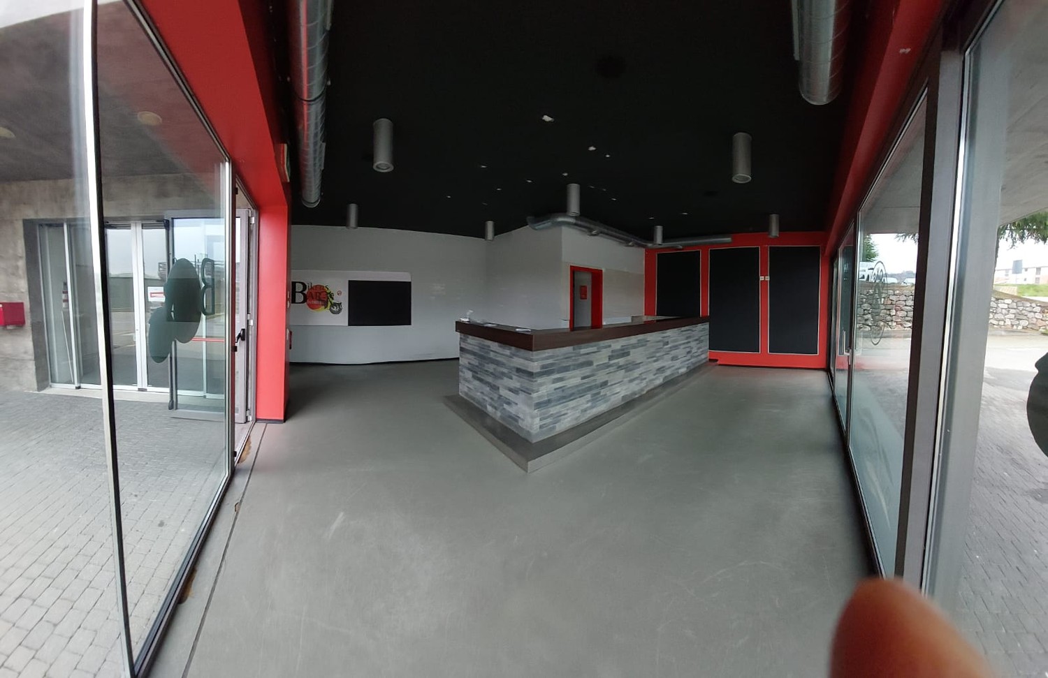 2480m² commercial