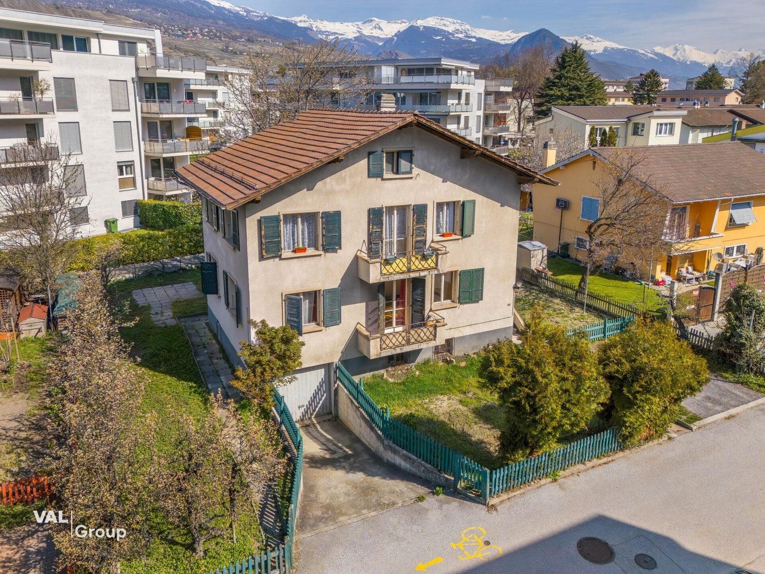 9 rooms multi family house