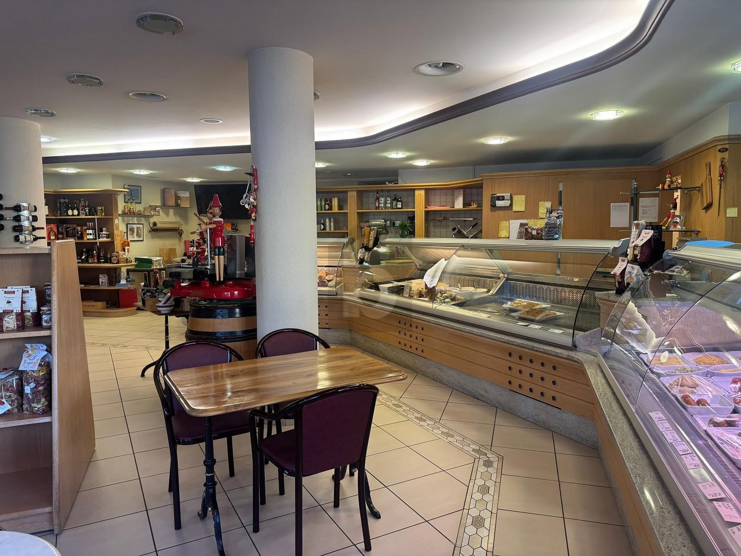 230m² restaurant, photo 3 of 4