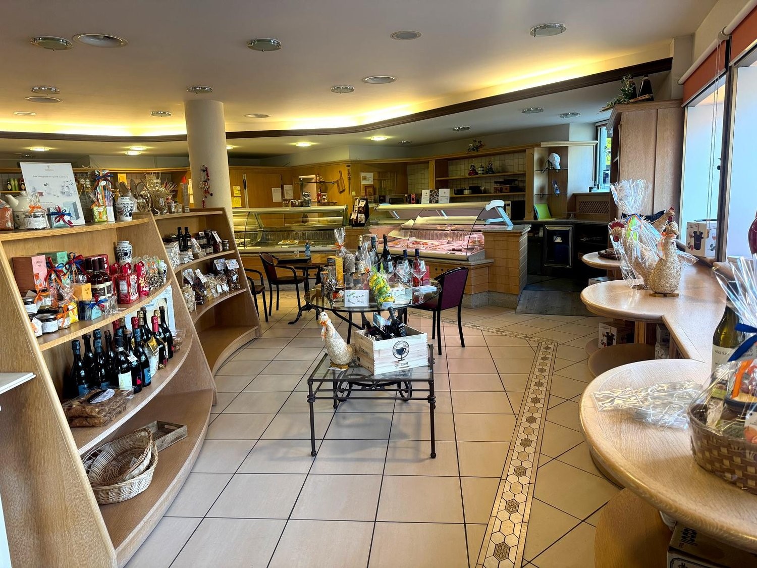 230m² restaurant, photo 2 of 4