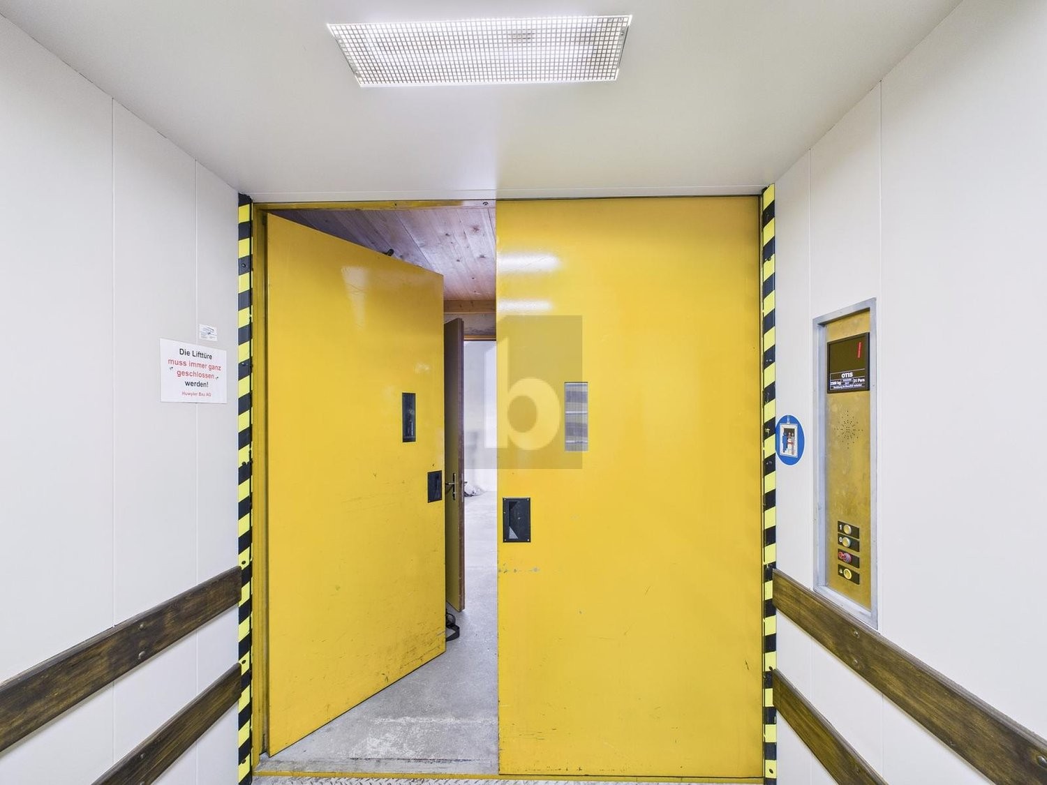 75m² storage room, photo 2 of 4