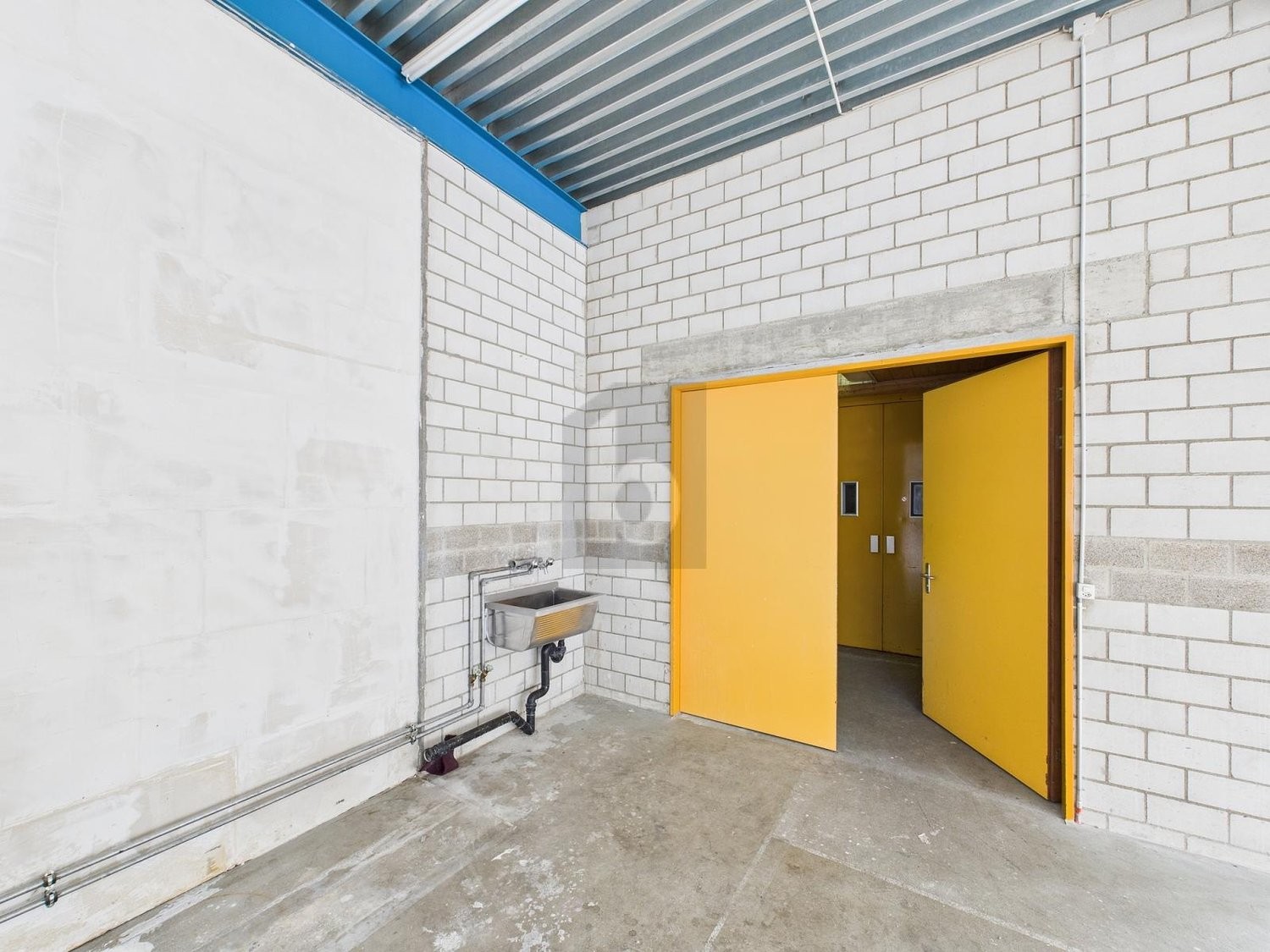 75m² storage room, photo 3 of 4
