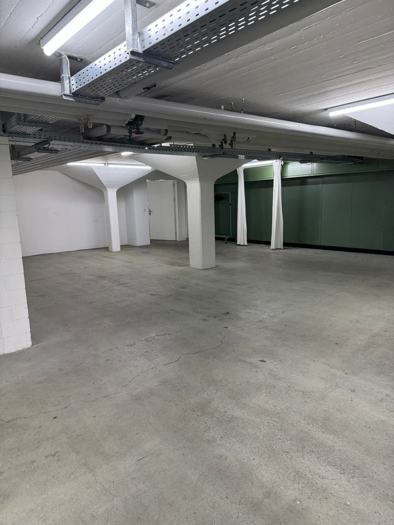 Local de stockage de 200m²