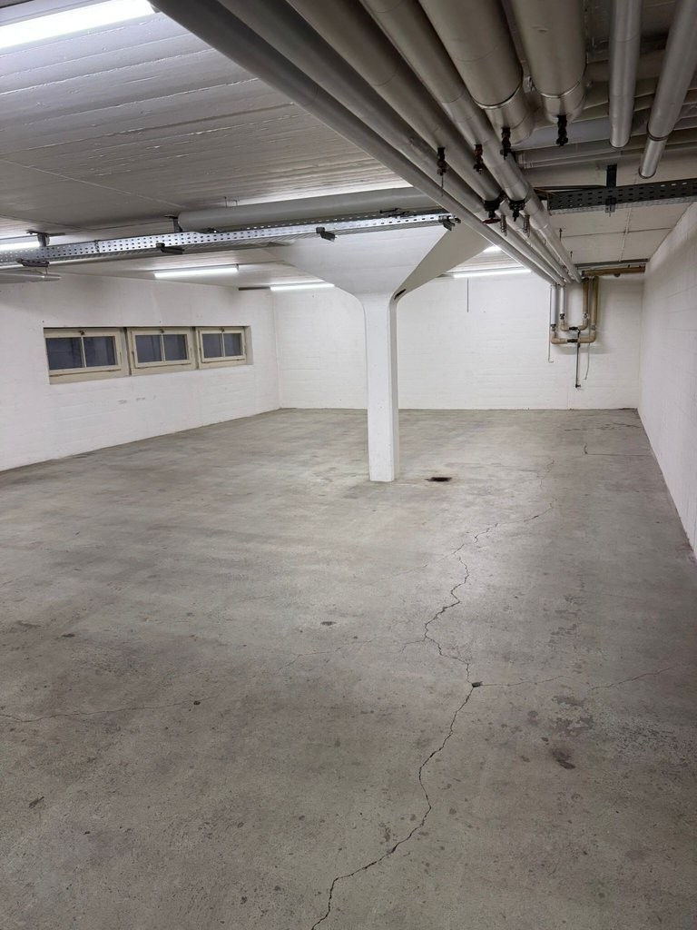 Local de stockage de 200m²
