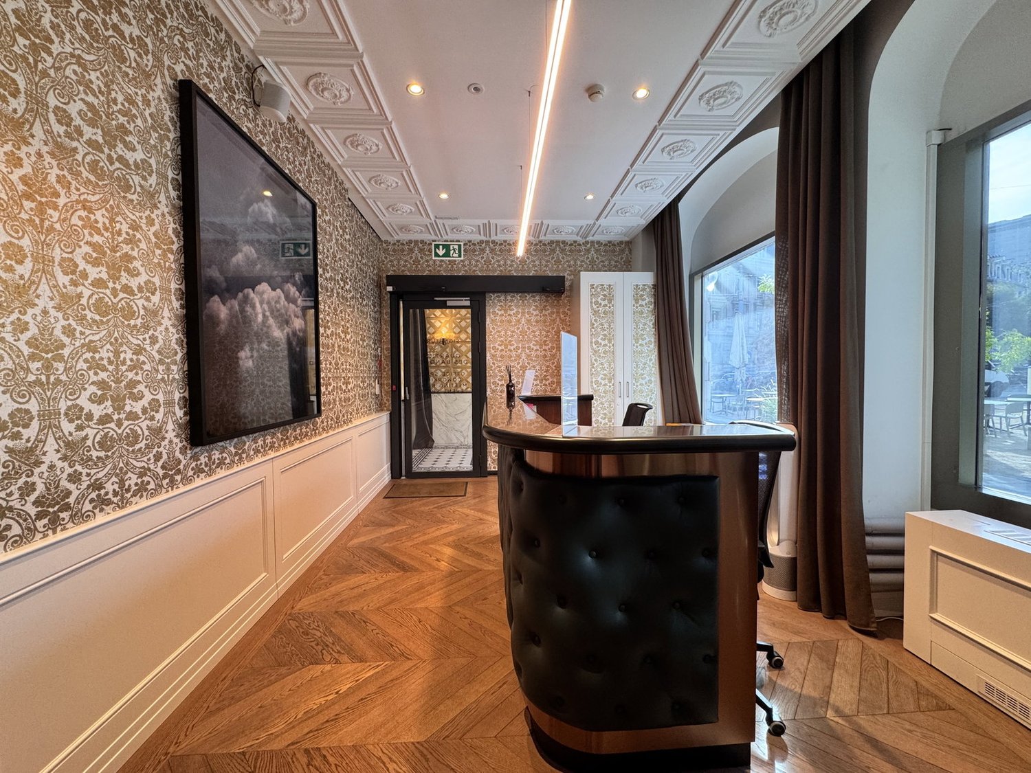 220m² office