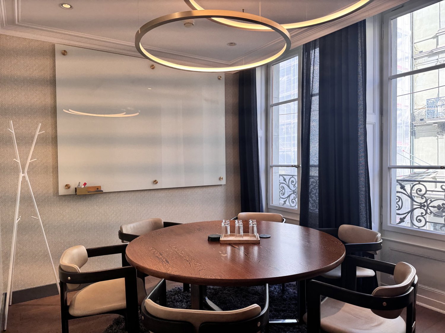 220m² office