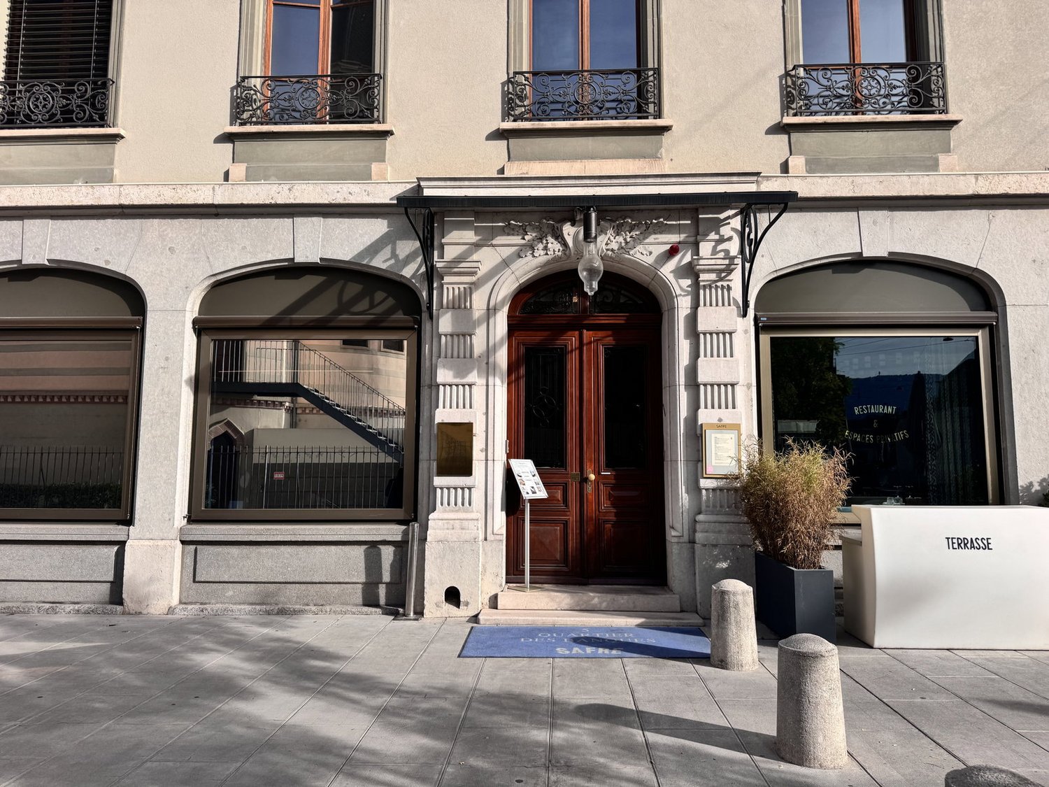 220m² office