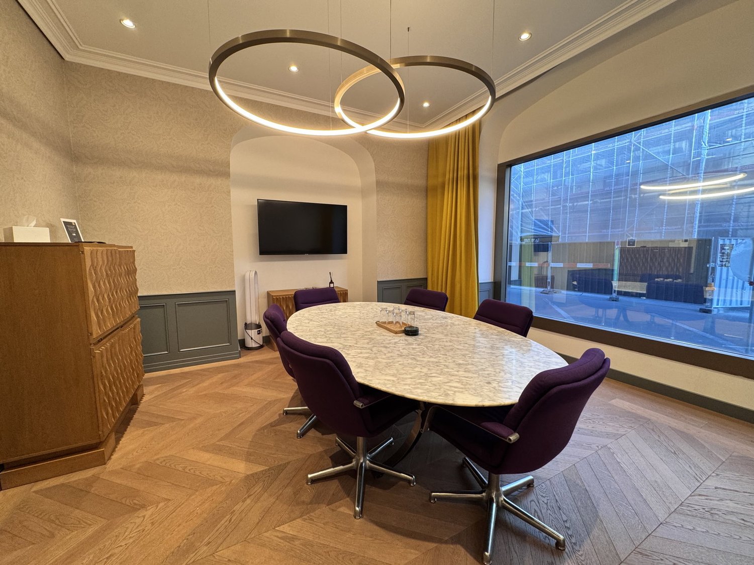 220m² office