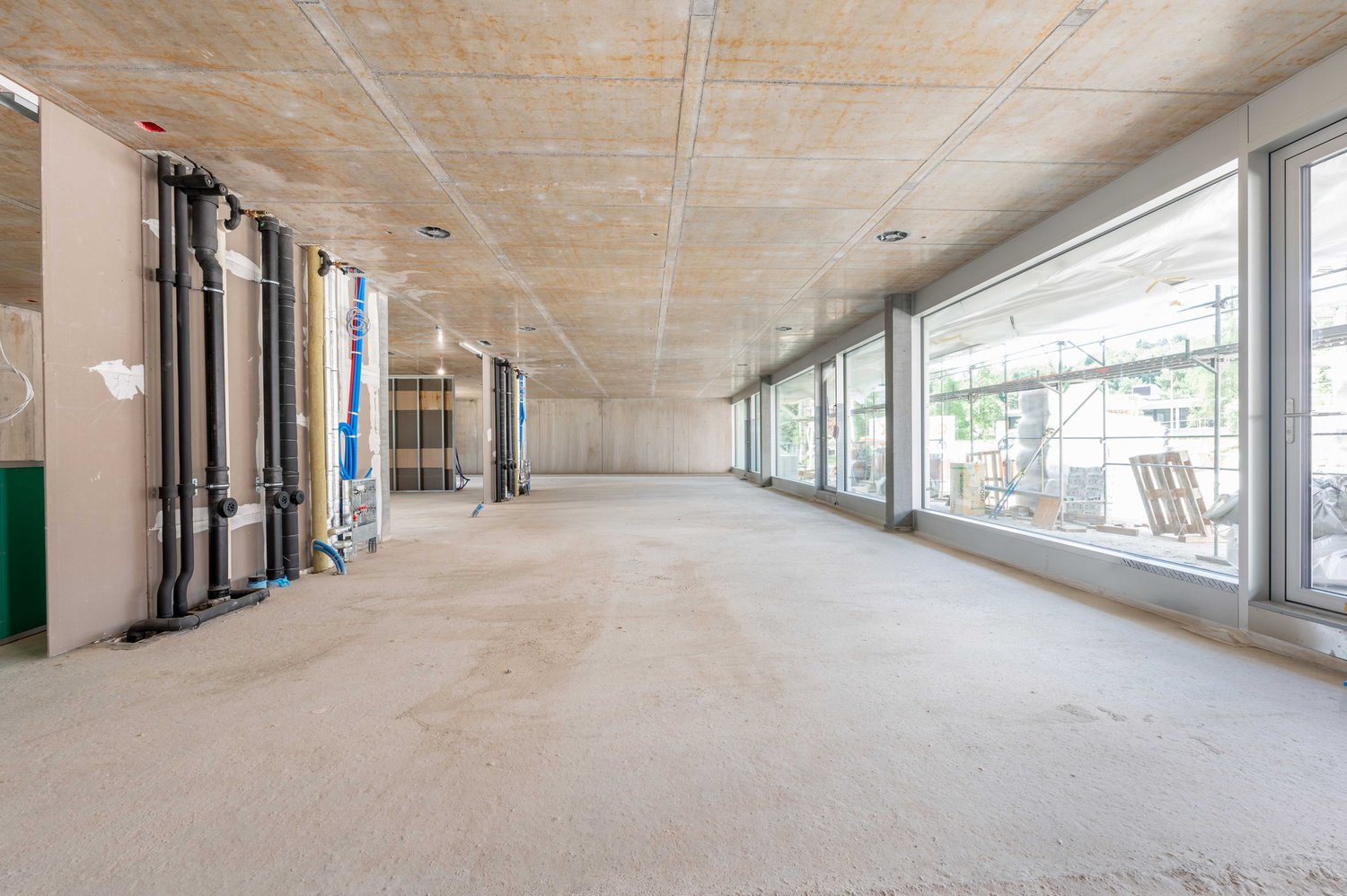 278m² commercial, photo 1 of 9