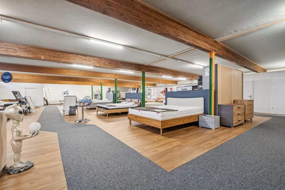 Magasin de 1000m²