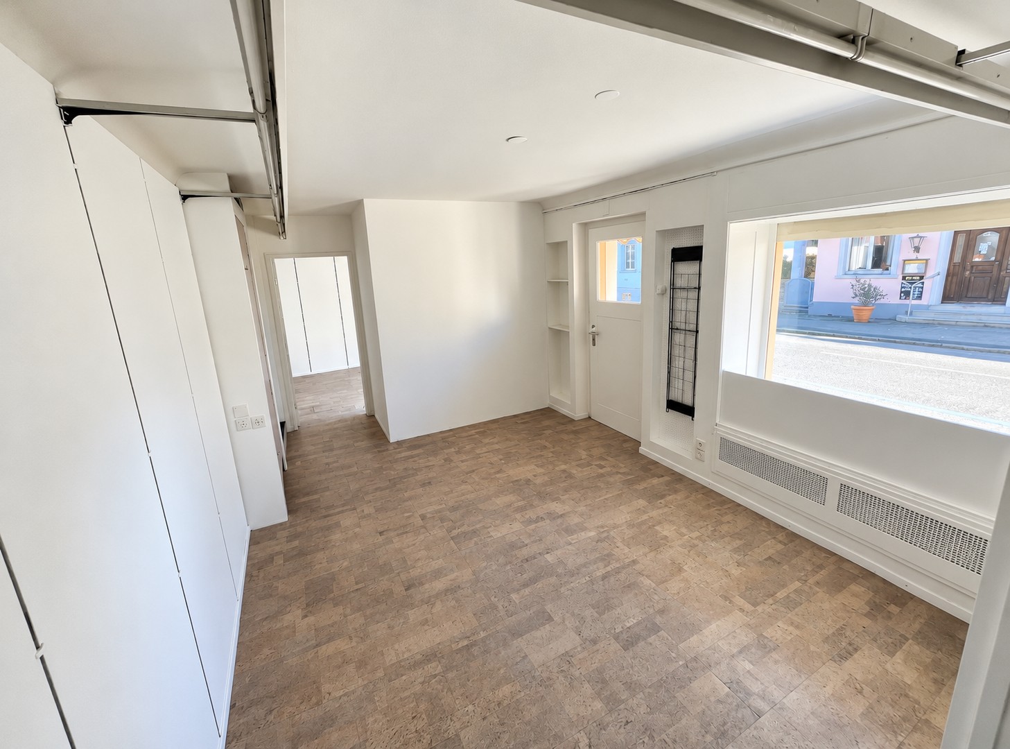 100m² commercial
