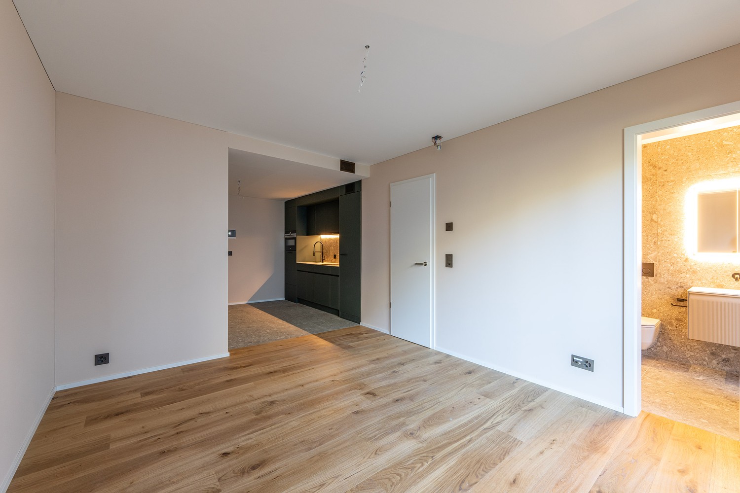 1 room studio, photo 3 of 7