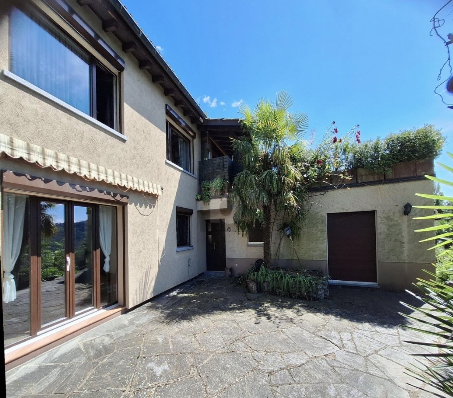 8 rooms villa, photo 4 of 4