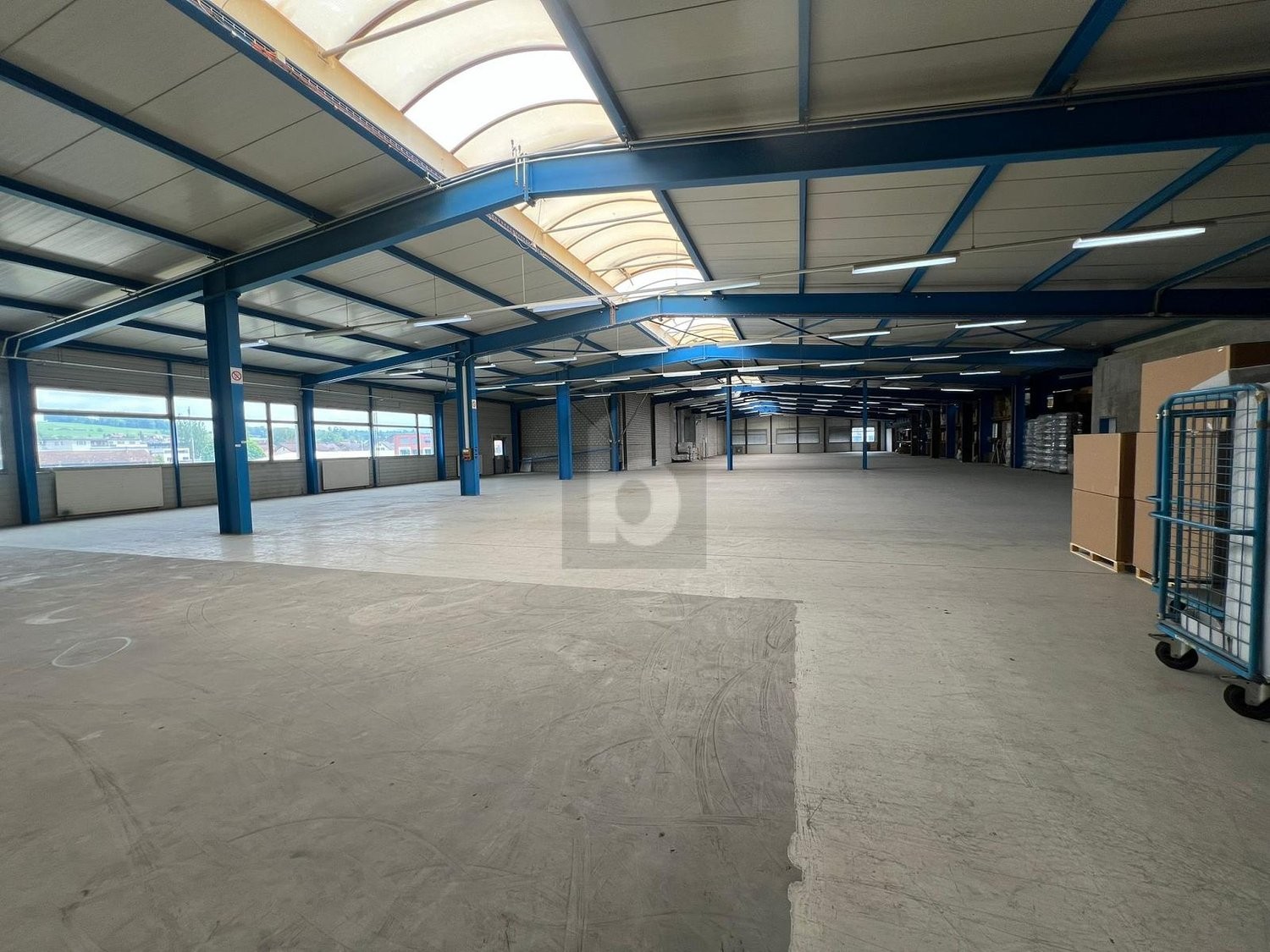 2000m² storage room, photo 2 of 4