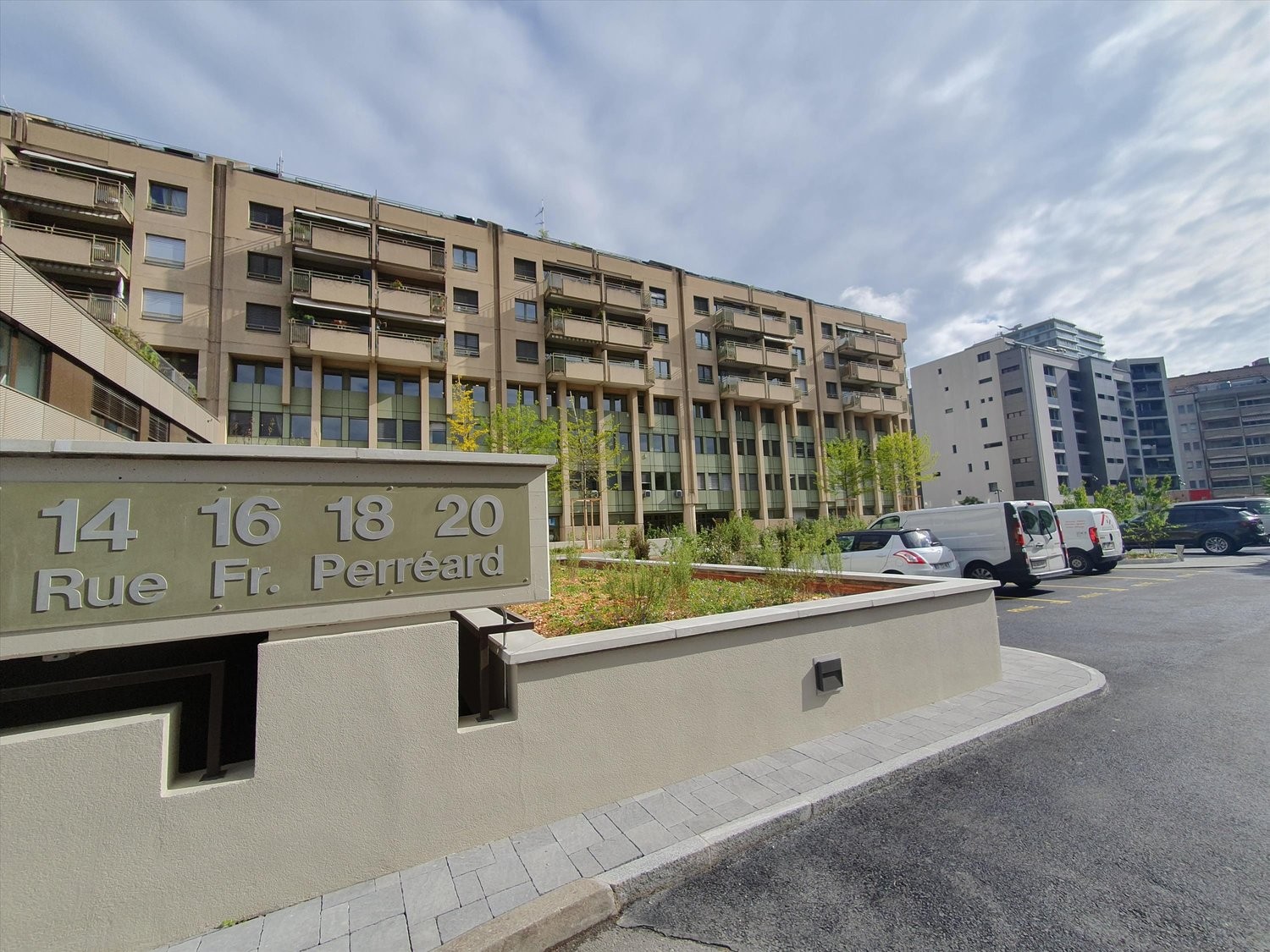 83m² Praxis