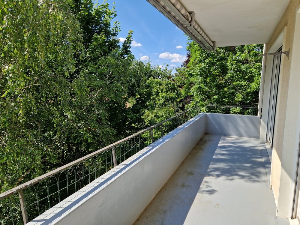 5 rooms apartment