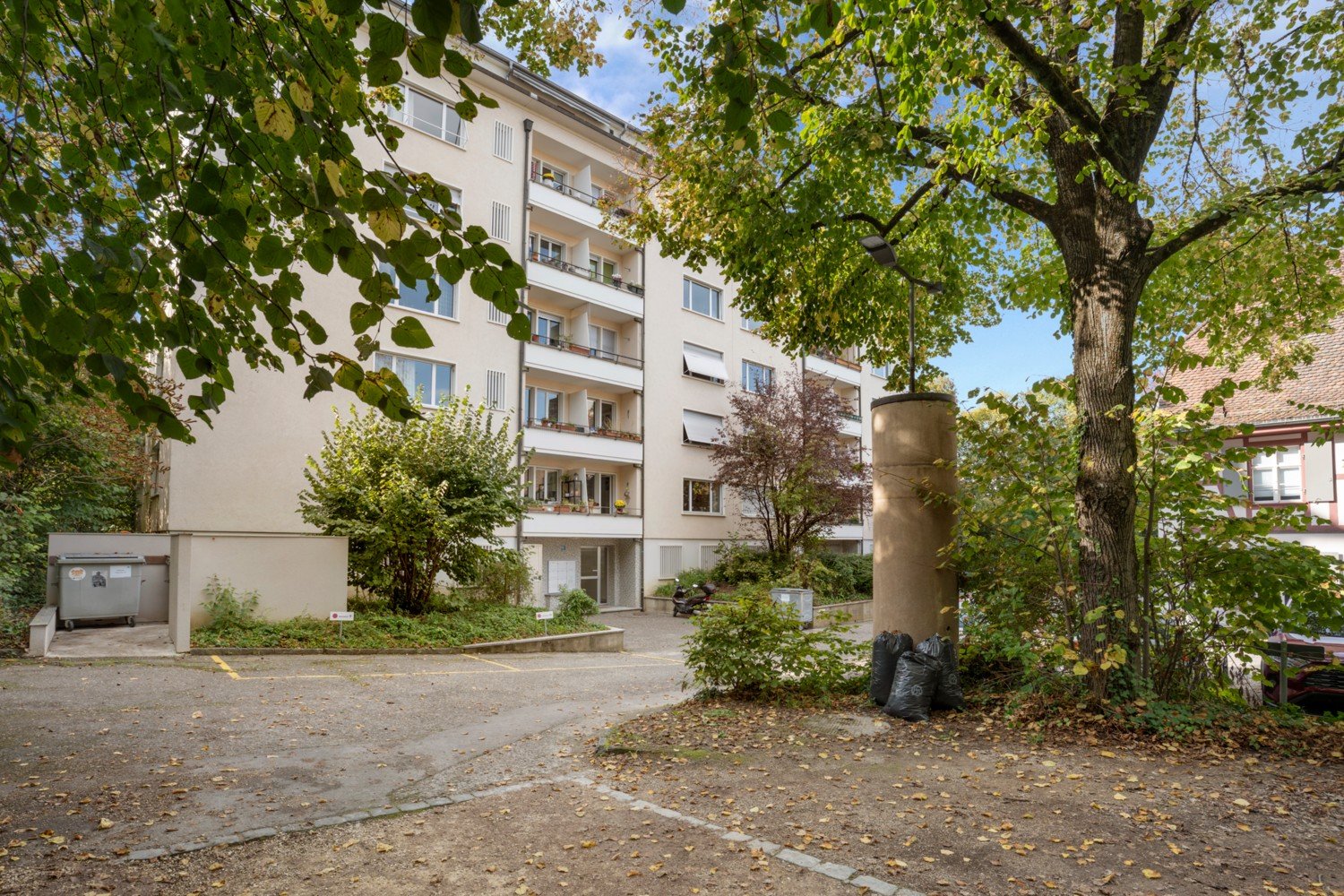 5 rooms apartment