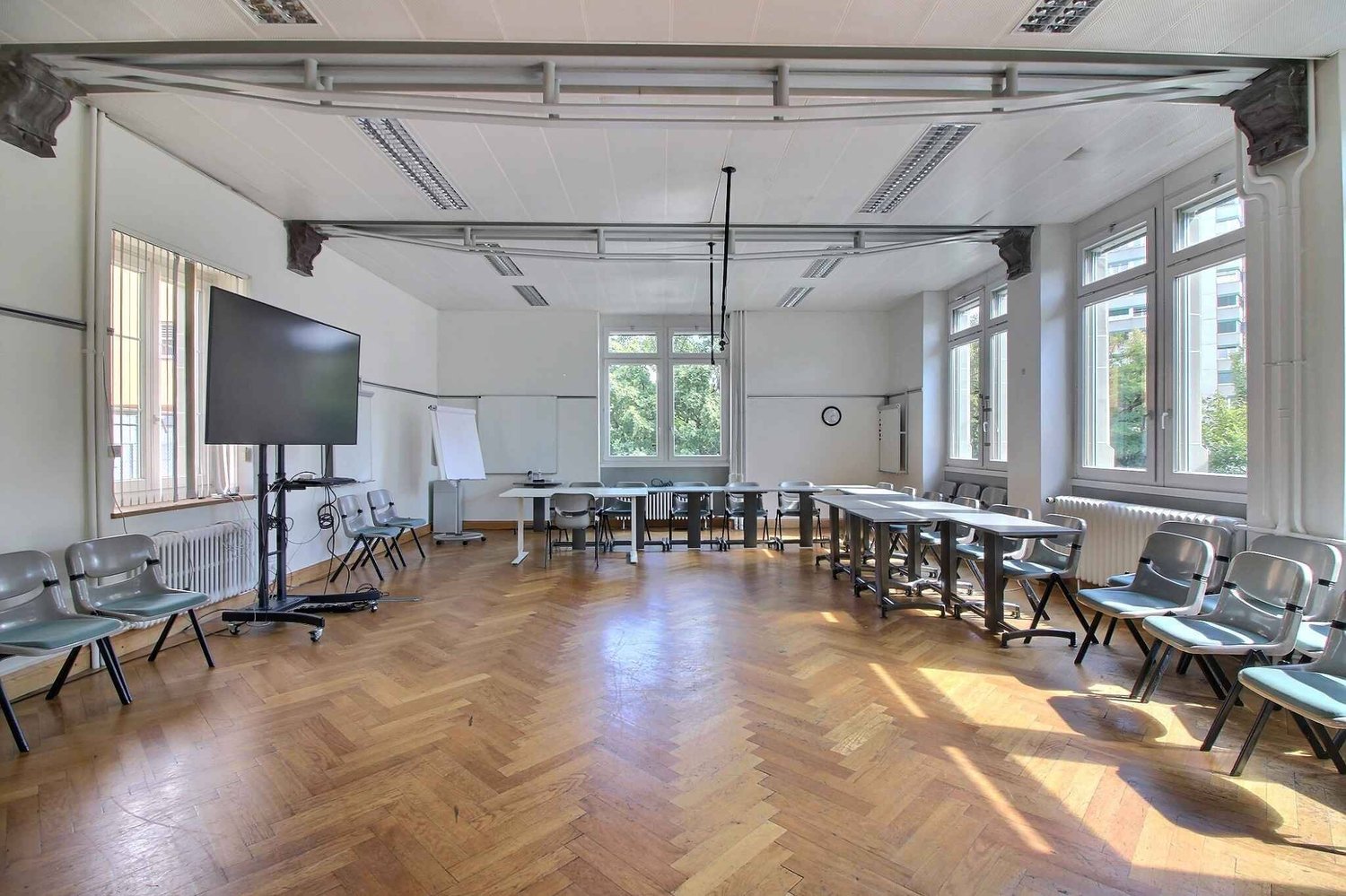 1000m² office, photo 1 of 10