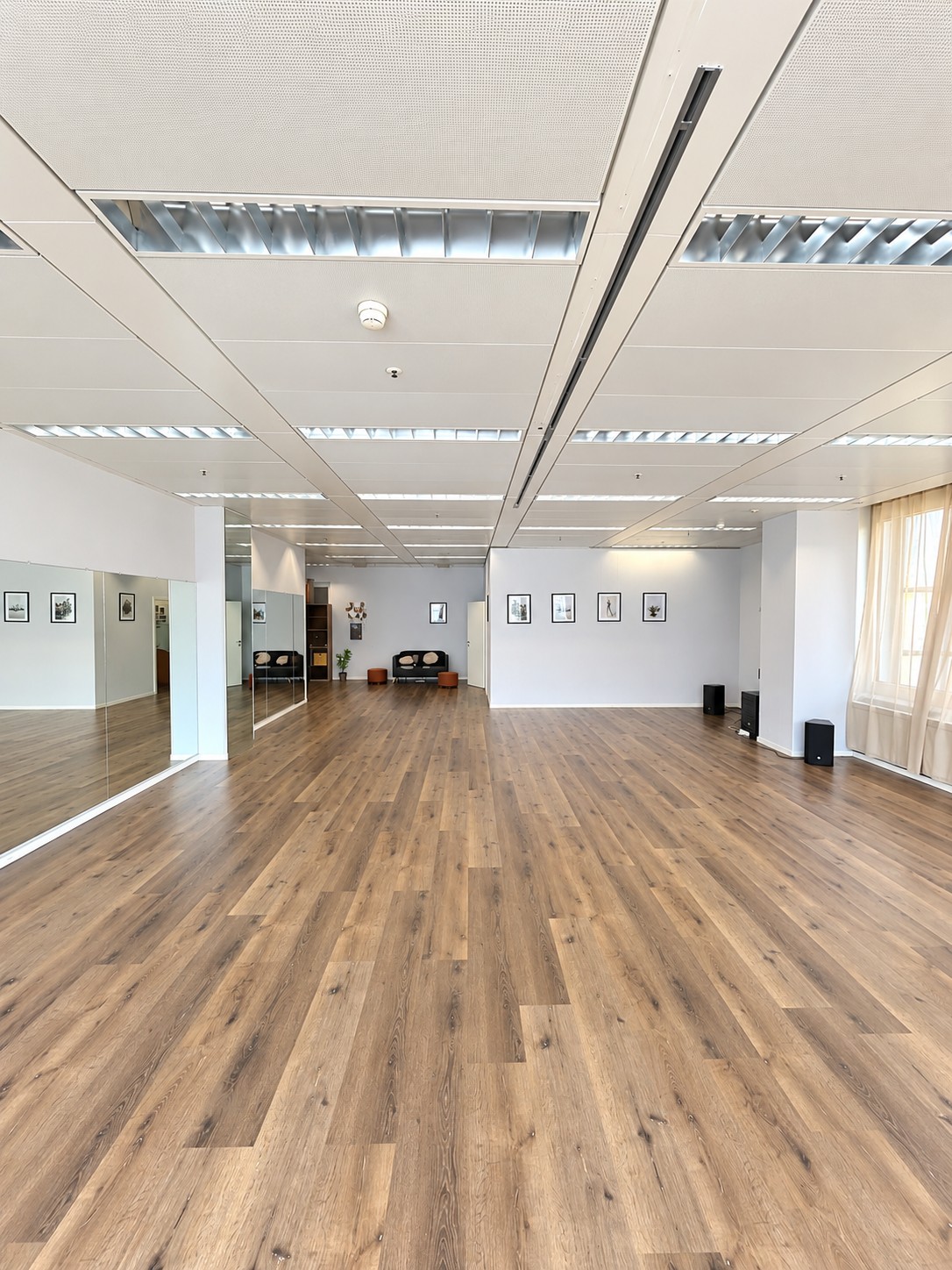 137m² commercial, photo 2 of 4