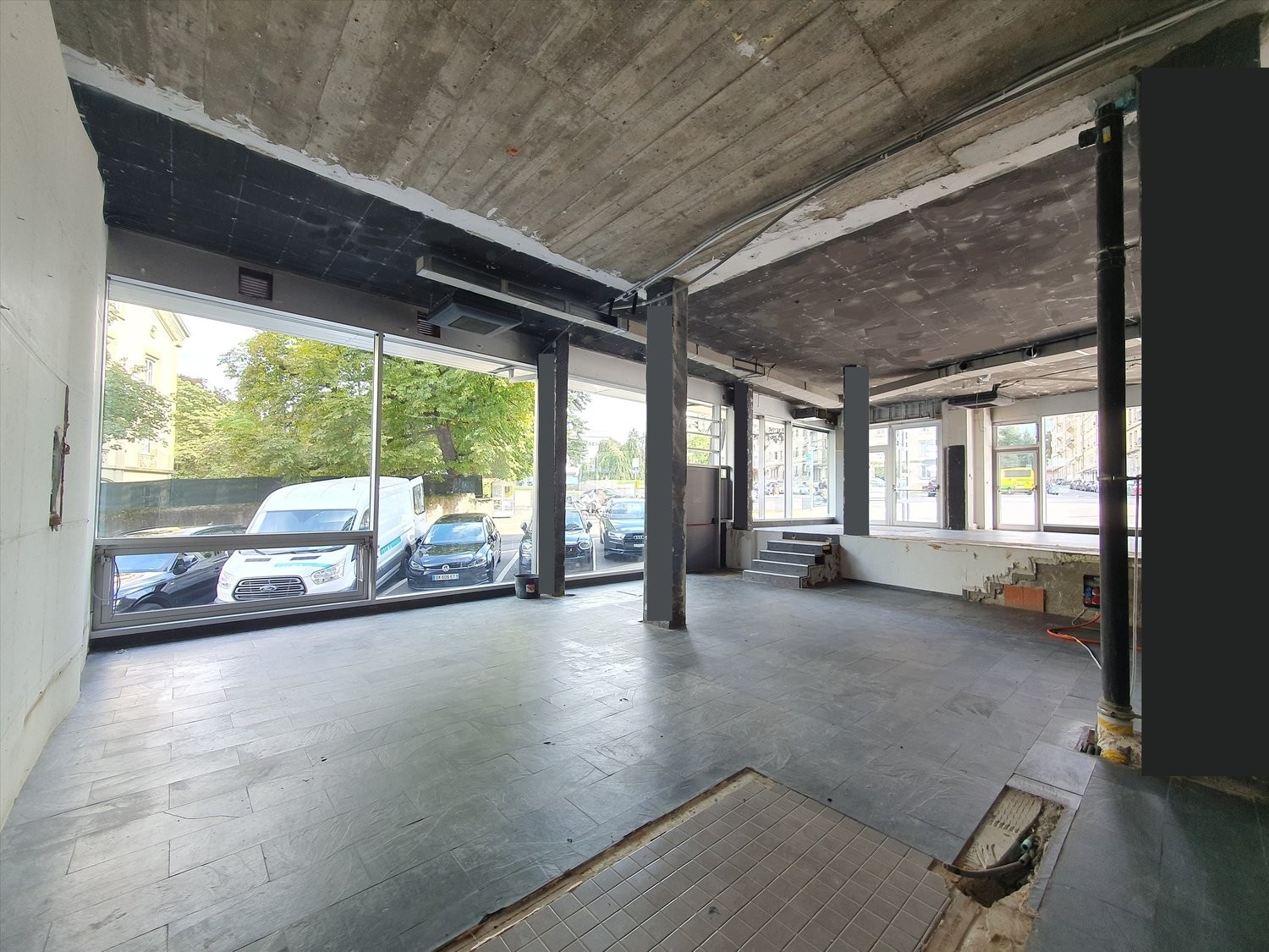 183m² shop, photo 3 of 5