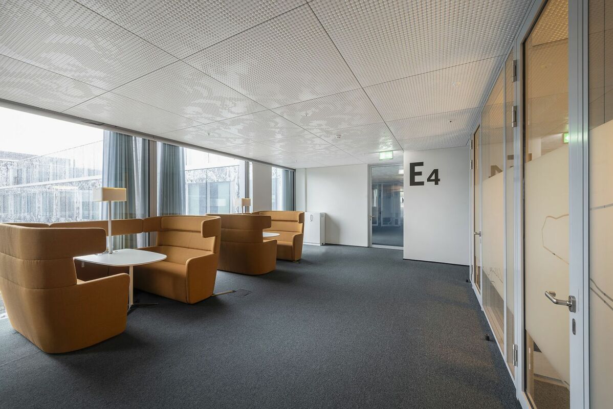 1400m² office