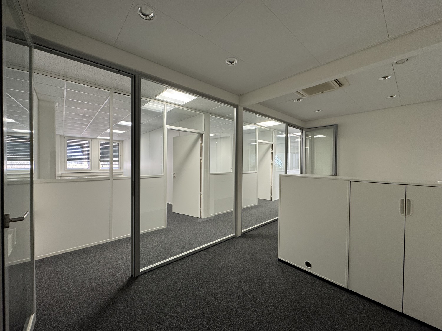 289m² office