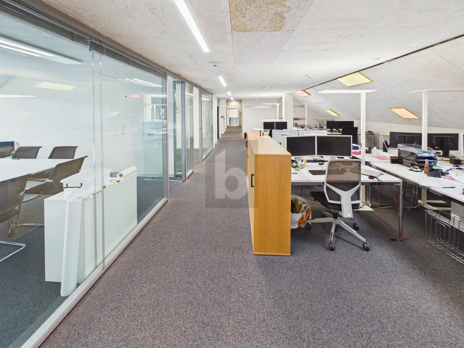 1000m² office