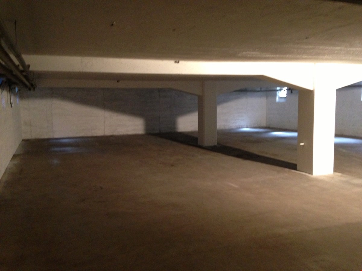 310m² storage room