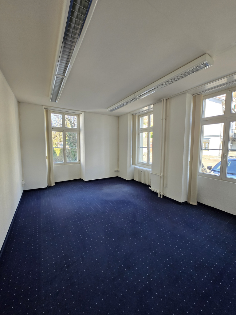 224m² office, photo 1 of 8
