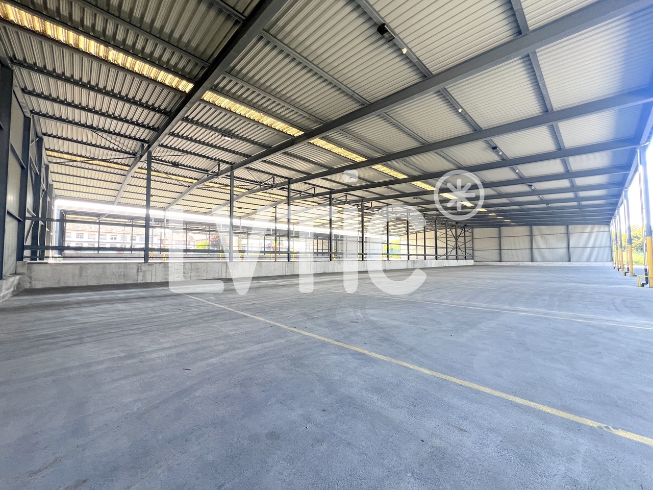 12000m² storage room, photo 1 of 10