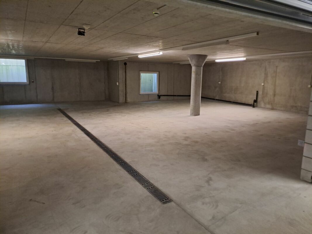 175m² open slot, photo 1 of 3