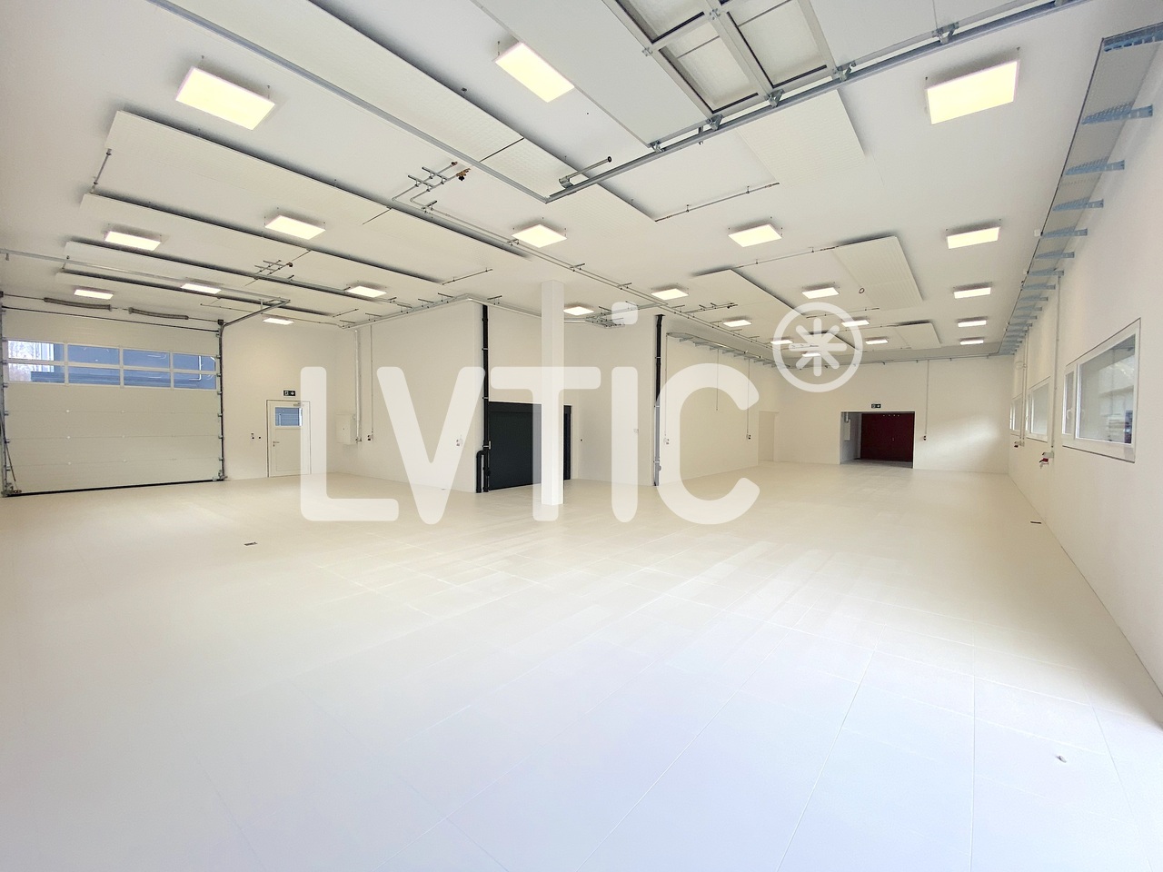 1592m² industrial object, photo 1 of 10