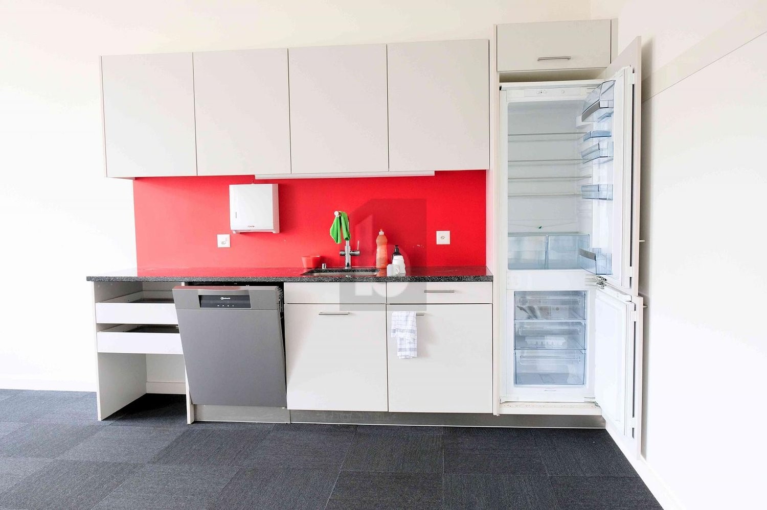 300m² office