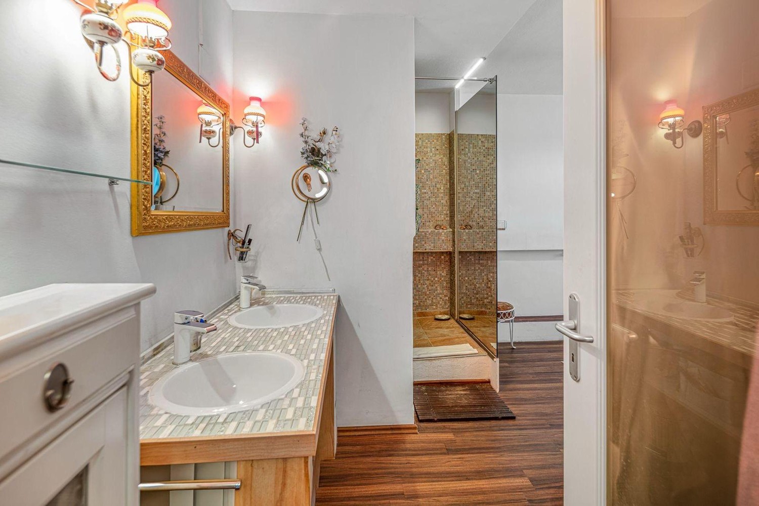 6 rooms apartment