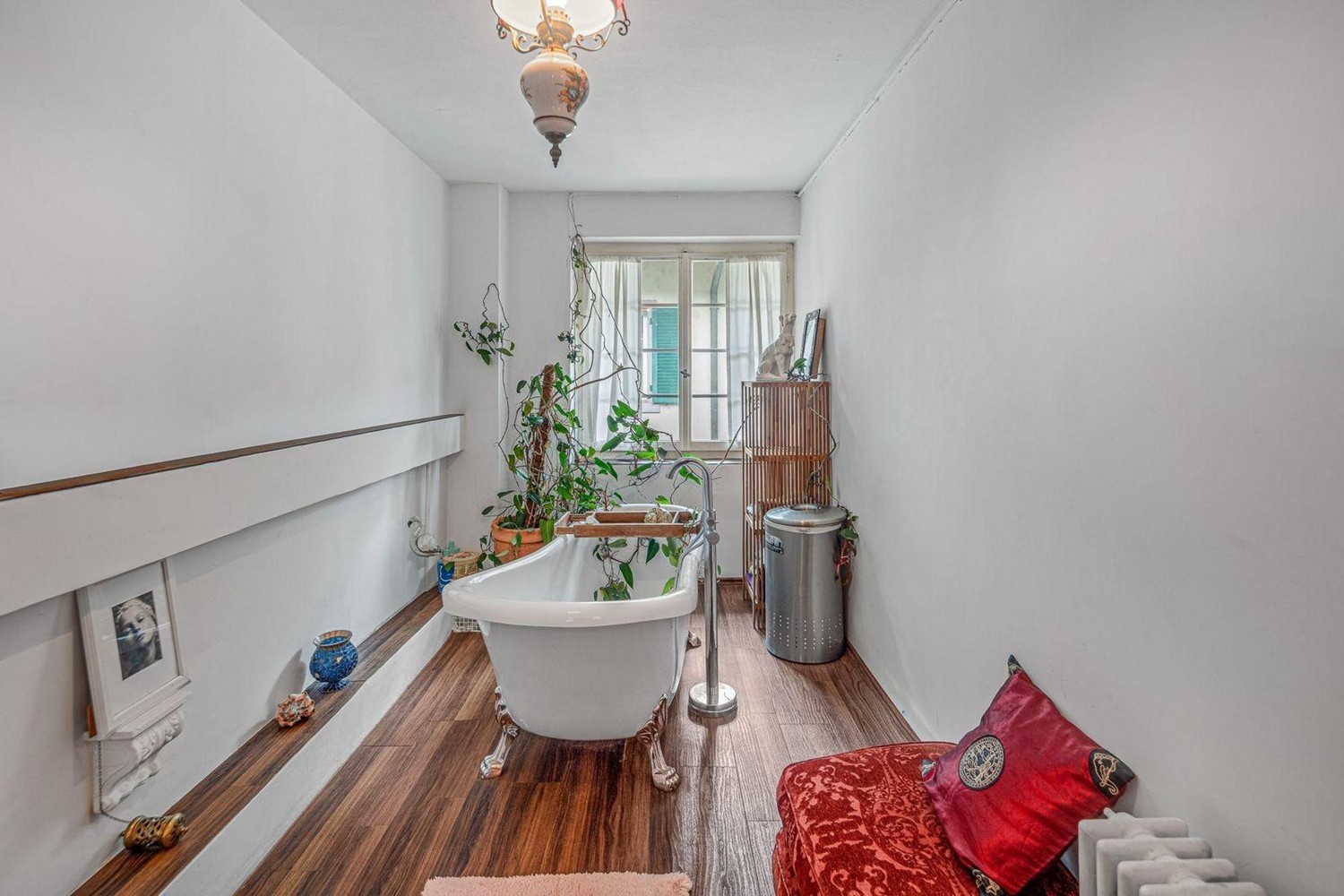6 rooms apartment
