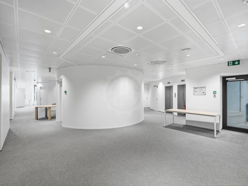330m² office, photo 2 of 10