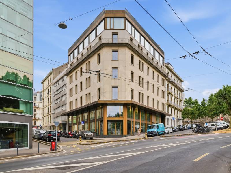 330m² office, photo 1 of 10