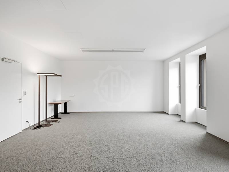 330m² office, photo 7 of 10