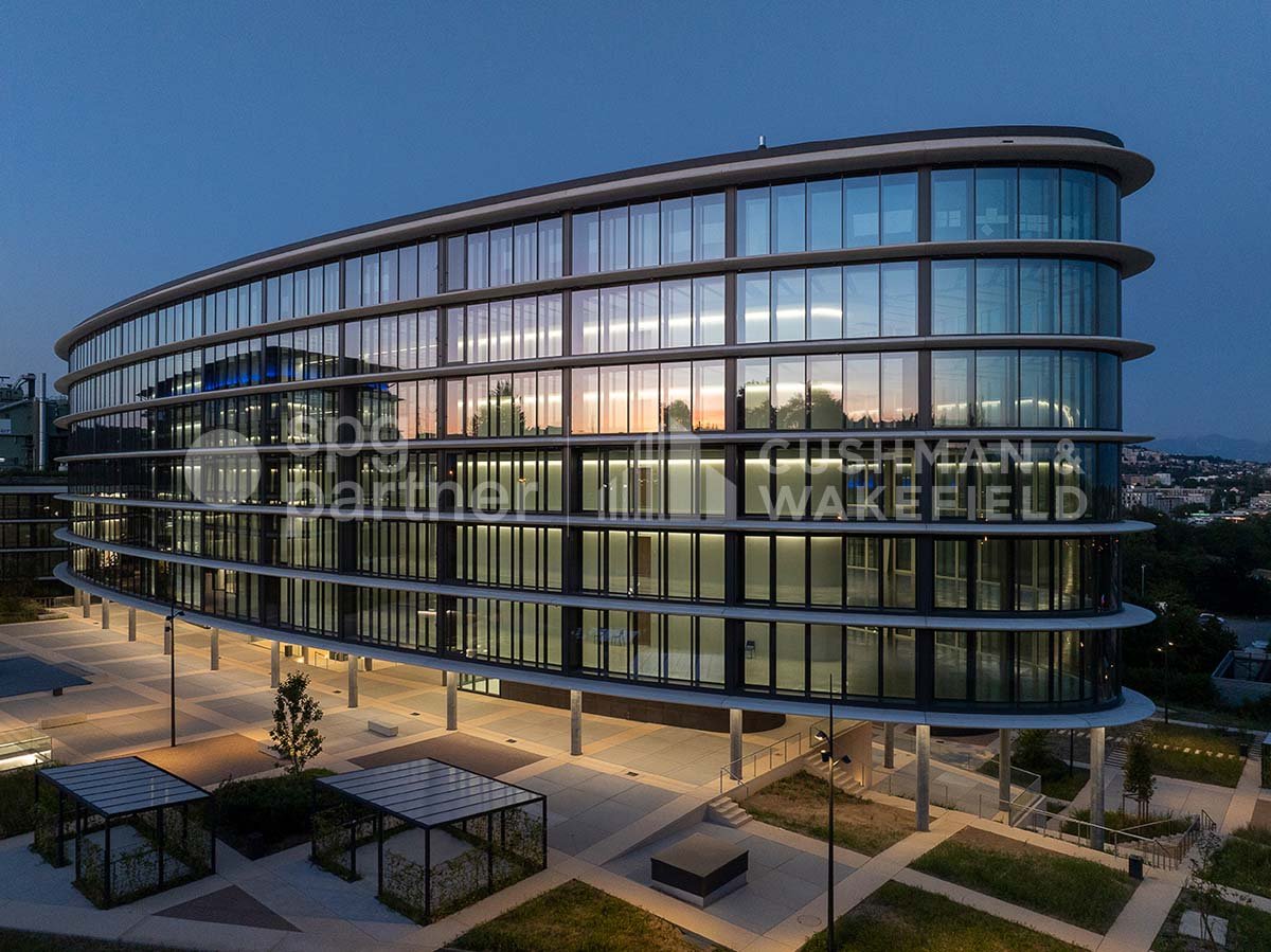 620m² office, photo 2 of 10