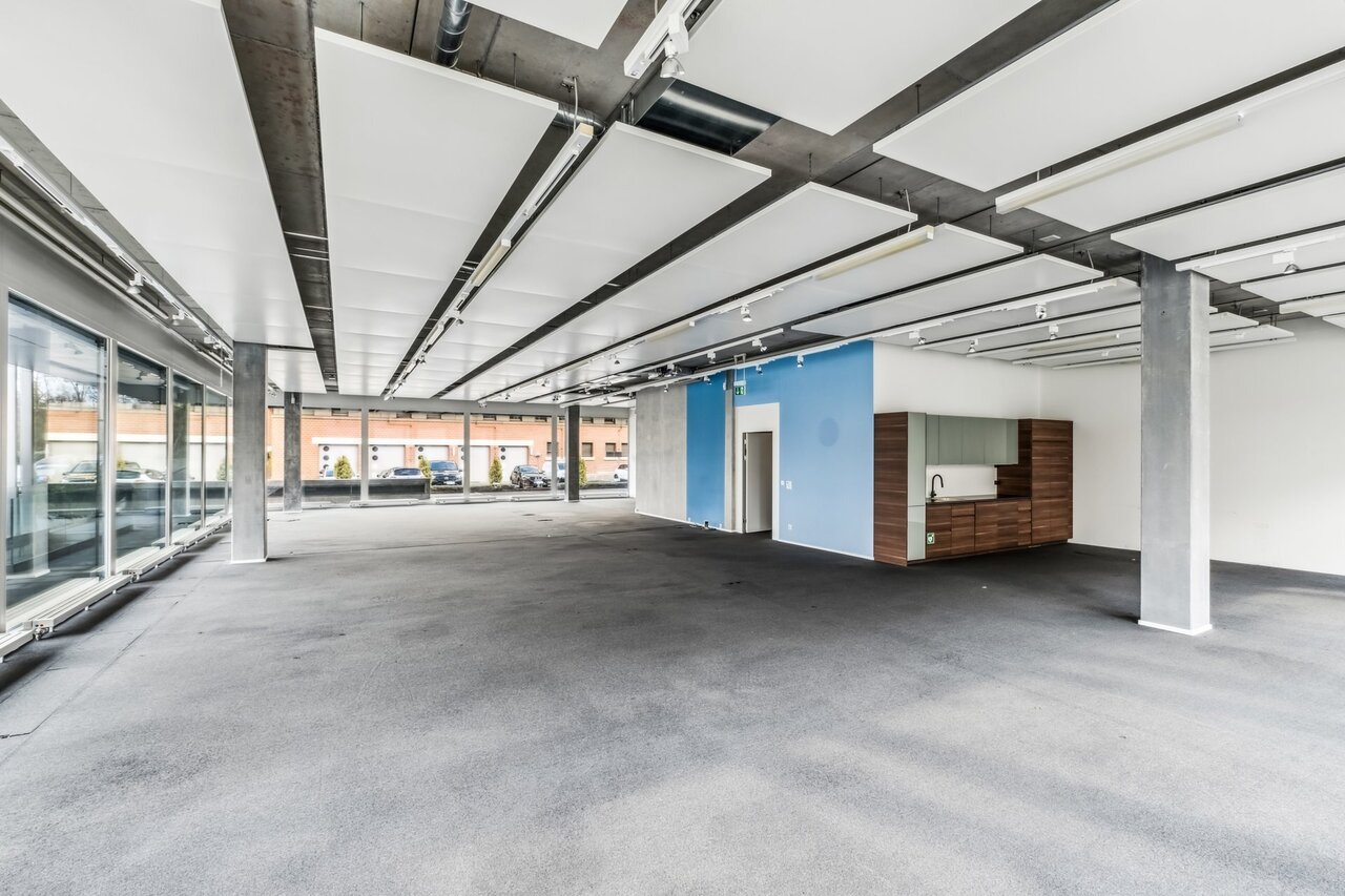 272m² office, photo 2 of 6