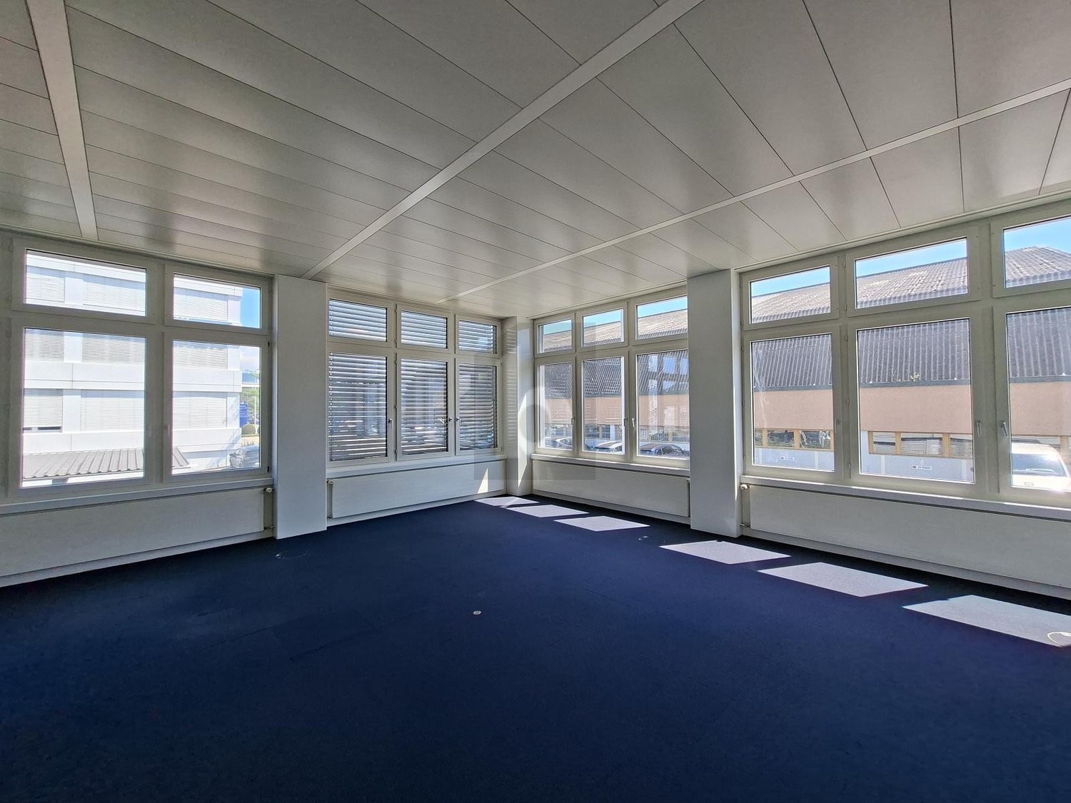 268m² office, photo 1 of 4
