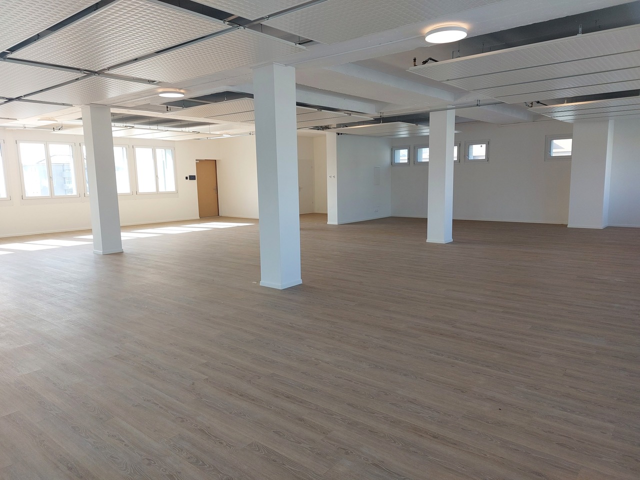 214m² office, photo 2 of 5
