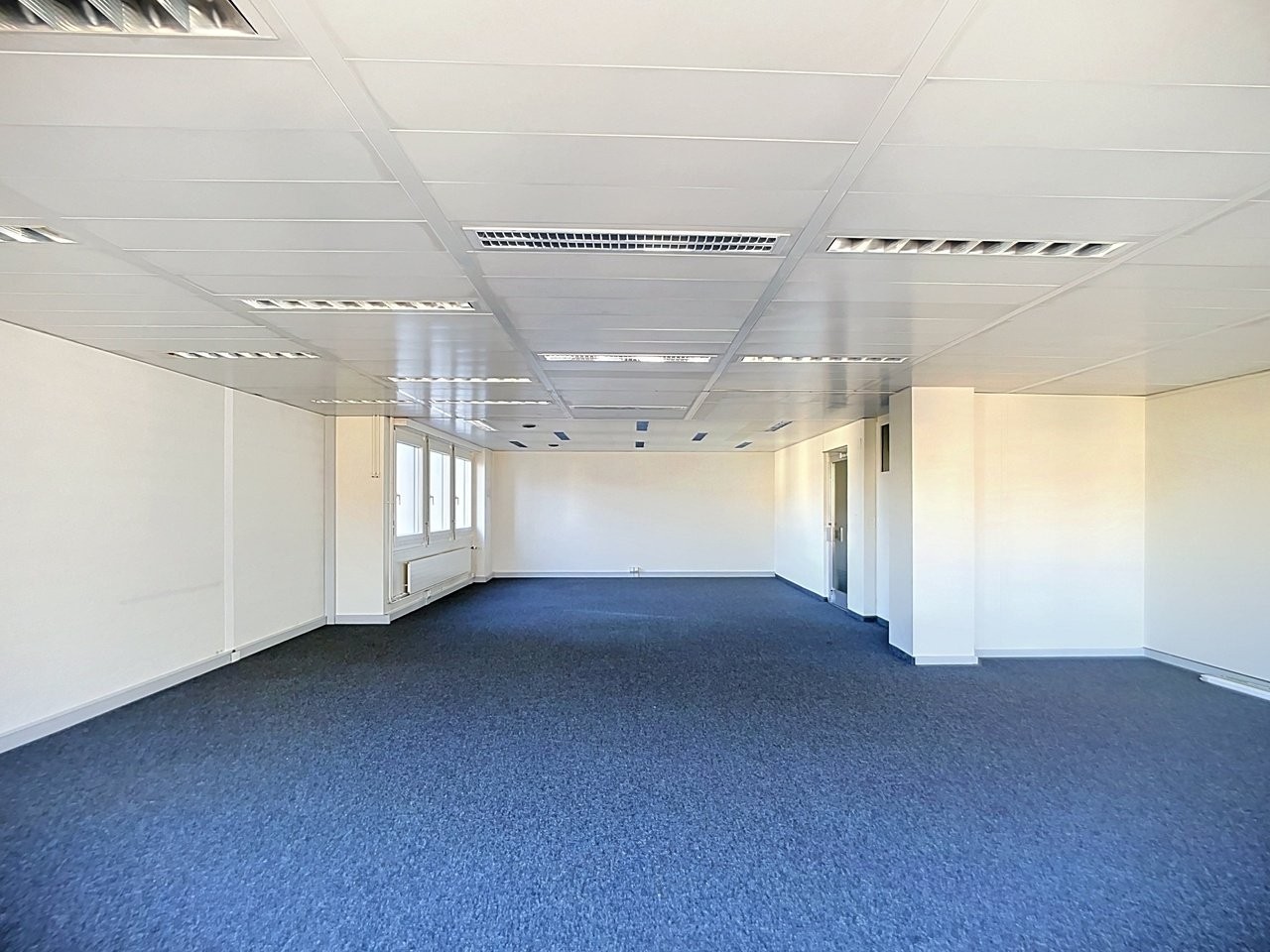 70m² office