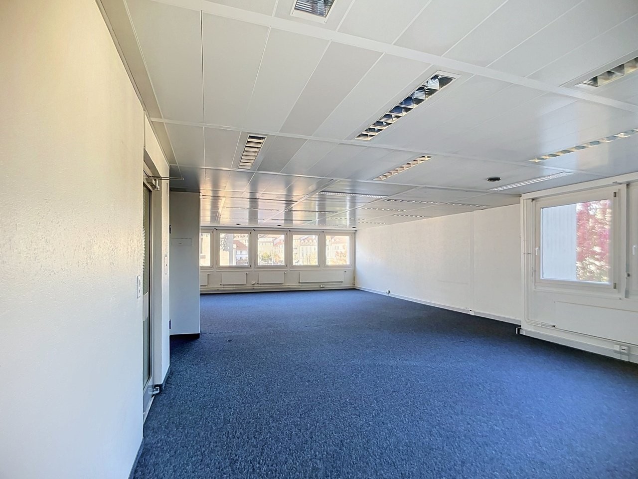 70m² office