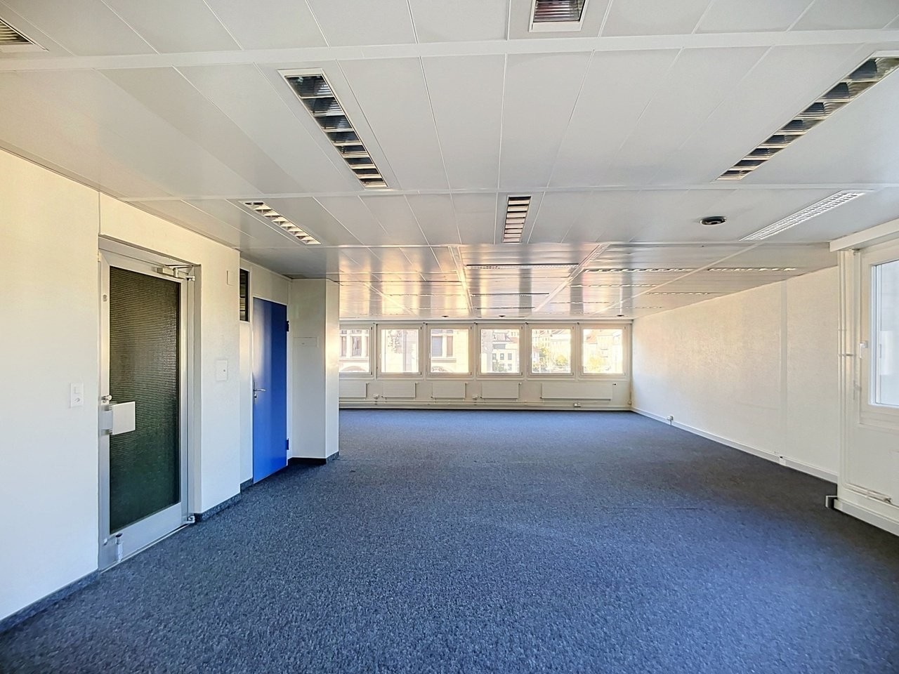 70m² office