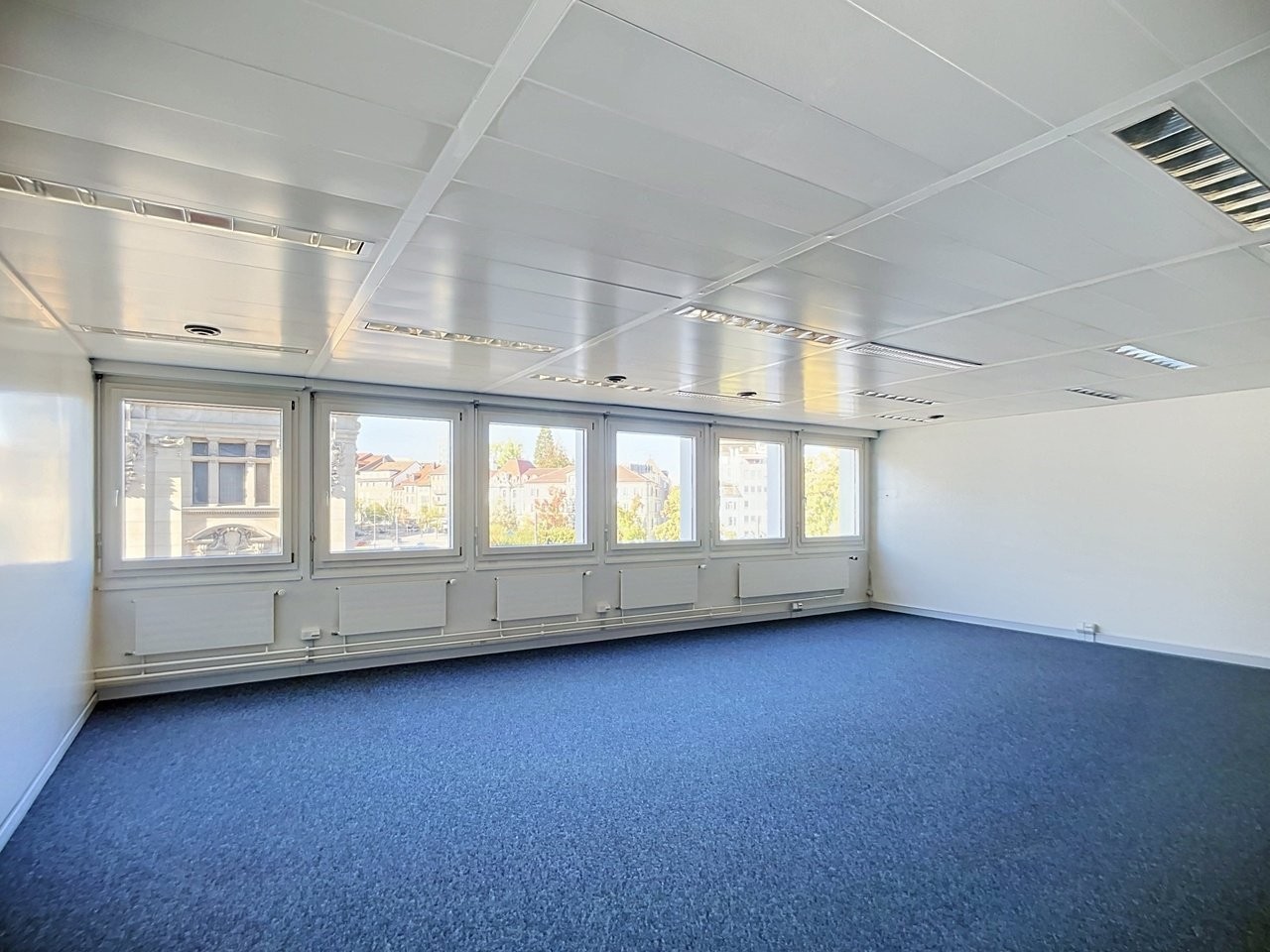 70m² office