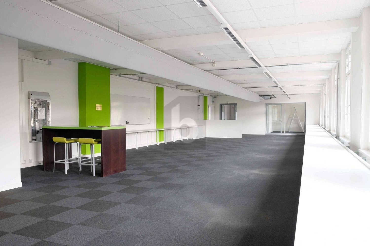 235m² office