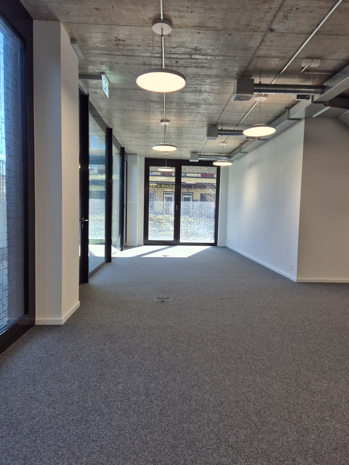 99m² commercial