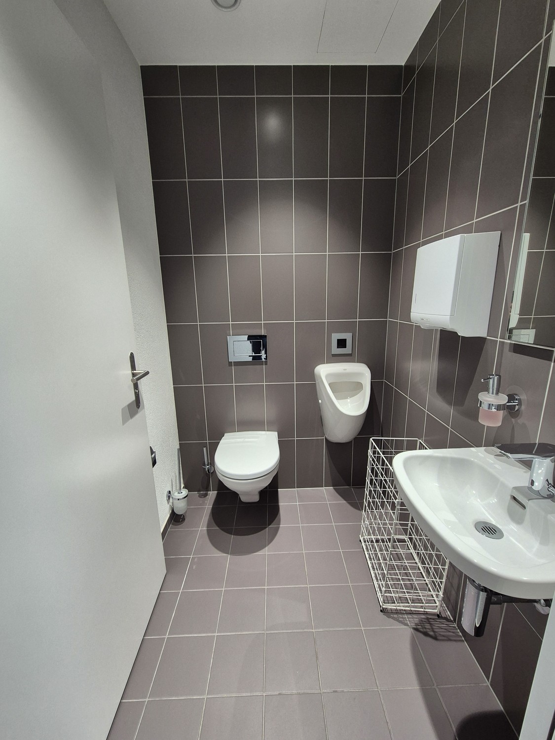 99m² commercial