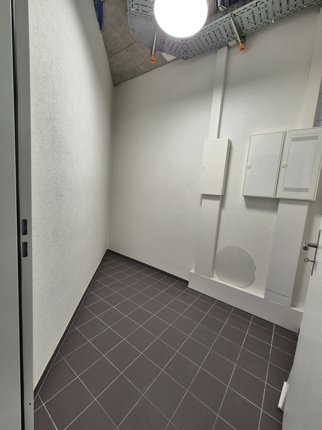 99m² commercial